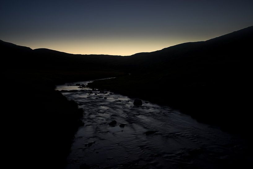 Meandering river in twilight  von Luis Boullosa