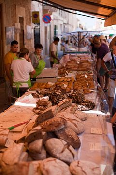 Gebakken goederen op een markt in Mallorca van t.ART