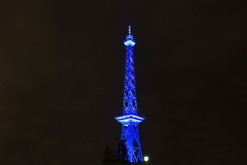 Radio tower Berlin in blue light by Frank Herrmann
