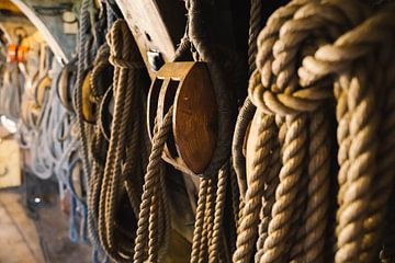 Ropes, pulleys on board VOC indie ship by Fotografiecor .nl