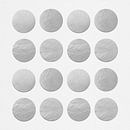 Abstracte geometrische vormen in zilver op wit van Dina Dankers thumbnail