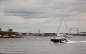 Watertaxi op Nieuwe Maas