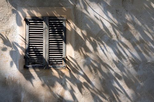 Zonneschaduwen - spel van lichtstralen