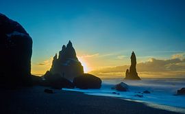 Zonsopkomst bij Reynisdrangar by Henk Goossens
