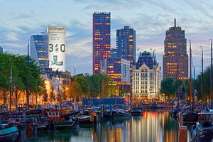 Historische schepen Rotterdam in het Haringvliet met o.a. het Witte Huis. van Anton de Zeeuw