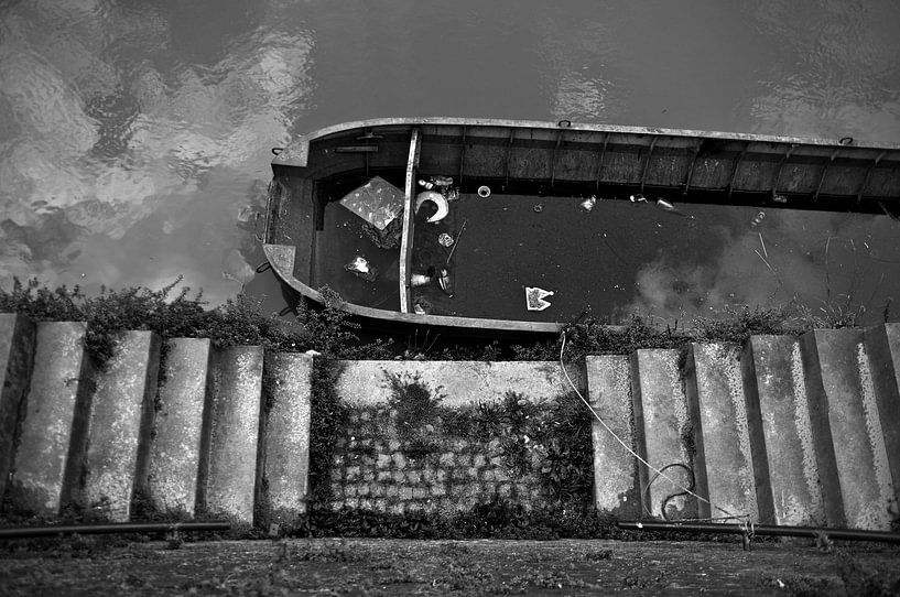 Wasser im Boot von jan van de ven