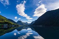 Uitzicht op de Fjærlandfsjord in Fjærland, Noorwegen