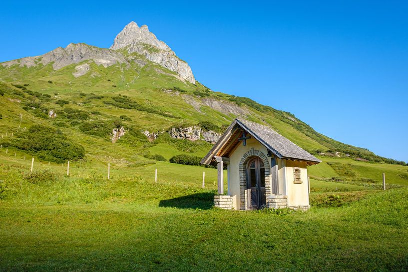 Chapelle dans les montagnes sur Johan Vanbockryck