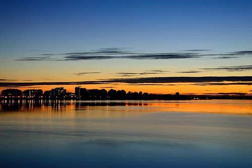 Zonsondergang over het meer