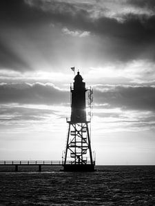 Leuchtturm an der Nordsee im Sonnenuntergang