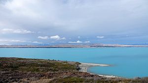 Lake Pukaki, helder blauwe meer  in Nieuw Zeeland van Aagje de Jong