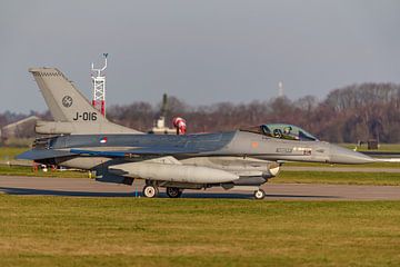 F-16 Fighting Falcon (J-016) der Royal Air Force. von Jaap van den Berg