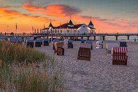 Seebrücke am Strand von Ahlbeck bei Sonnenuntergang von Markus Lange