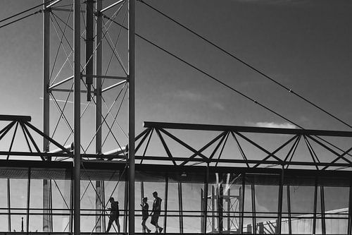 Glazen brug tussen twee gebouwen