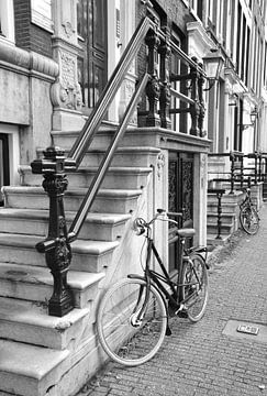 Fiets in Amsterdam | zwart-wit van Evert-Jan Hoogendoorn