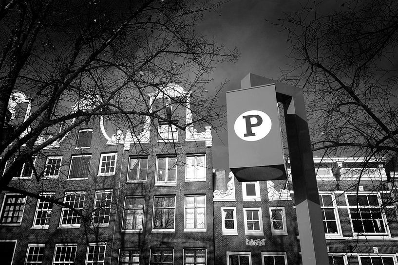 Urban / Street scene Amsterdam (Schwarz-Weiß) von Rob Blok