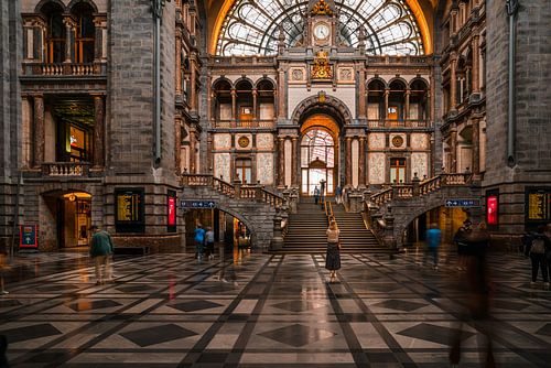 Gare centrale d'Anvers (également appelée gare centrale, Middenstatie ou Spoorwegkathedraal par les 