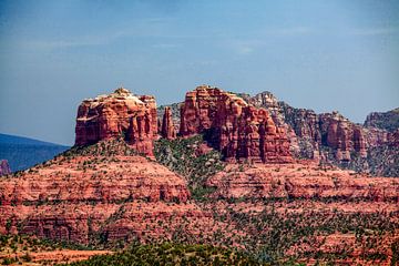 Rode rotsen (red rocks) in Sedona, Arizona, USA van WorldWidePhotoWeb