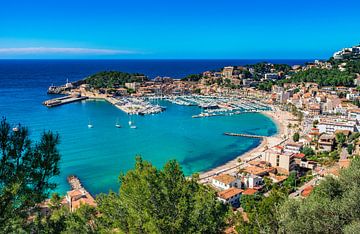 Port de Soller, idyllische haven jachthaven op het eiland Mallorca, Spanje Middellandse Zee van Alex Winter