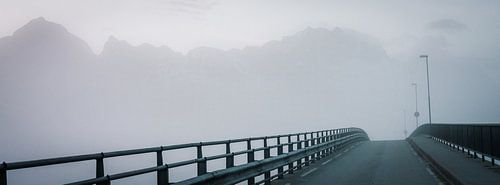 Brug in de mist