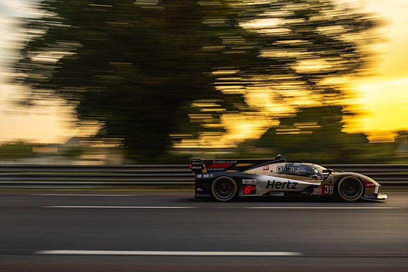 Sonnenuntergang Le Mans Cadillac Jota 2025 von Bob Van der Wolf
