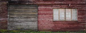 Une belle façade en bois d'une maison