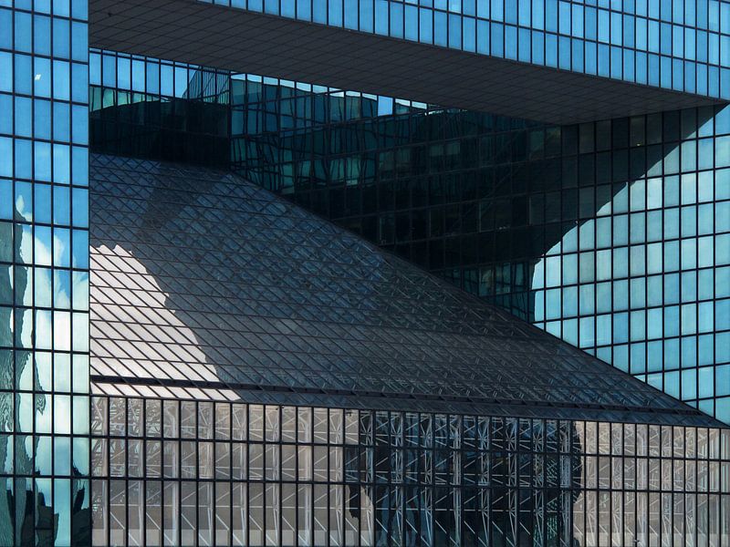 Detail van gebouw op La Defense,Parijs by M  van den Hoven