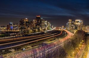 Abendverkehr auf der Amsterdamer Geschäftsviertel