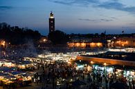 Avond op het Djemaa el Fna in Marrakech van Gonnie van de Schans thumbnail