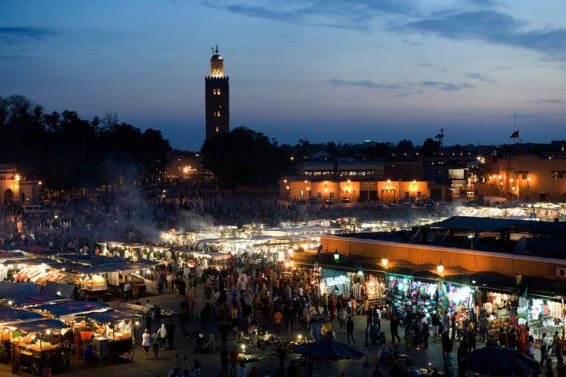Avond op het Djemaa el Fna in Marrakech van Gonnie van de Schans