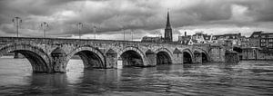 St.Servaos Brögk - Mestreech - St. Servatius Brücke, Maastricht in schwarz-weiß