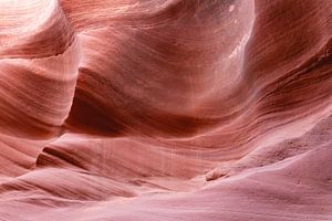 Wellenförmige Steinzeichnungen im Lower Antelope Canyon von Moniek Kuipers