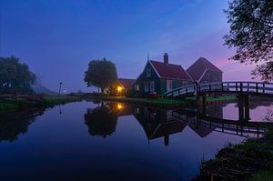 Zaanse Schaans colorée au lever du soleil.