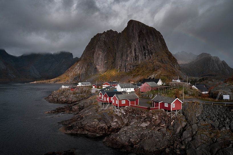 Noorwegen Rode vissershuisjes in Hamnoy van Leon Brouwer