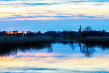 Molen en Kerk Roderwolde Drenthe zonsondergang