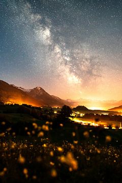 Melkweg en sterrenhemel in de Oberallgäu van Leo Schindzielorz