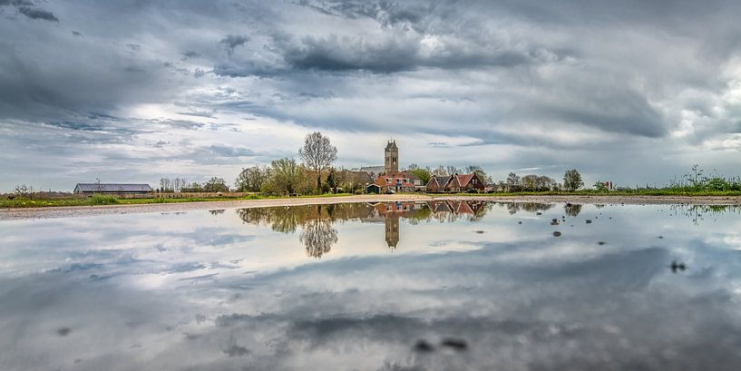 Zicht op het Friese dorpje Jorwerd van Harrie Muis