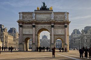 Triomfboog bij het Louvre in Parijs Petit Arc de Triomphe.
