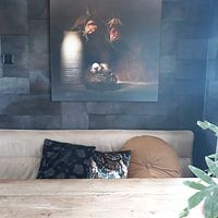 Klantfoto: The guards . Romantisch Stilleven met bloemen en een nest . van Saskia Dingemans Awarded Photographer, op canvas