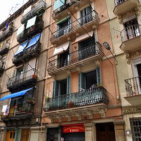 Balkone in Barcelona, Spanien von Maarten  van der Velden