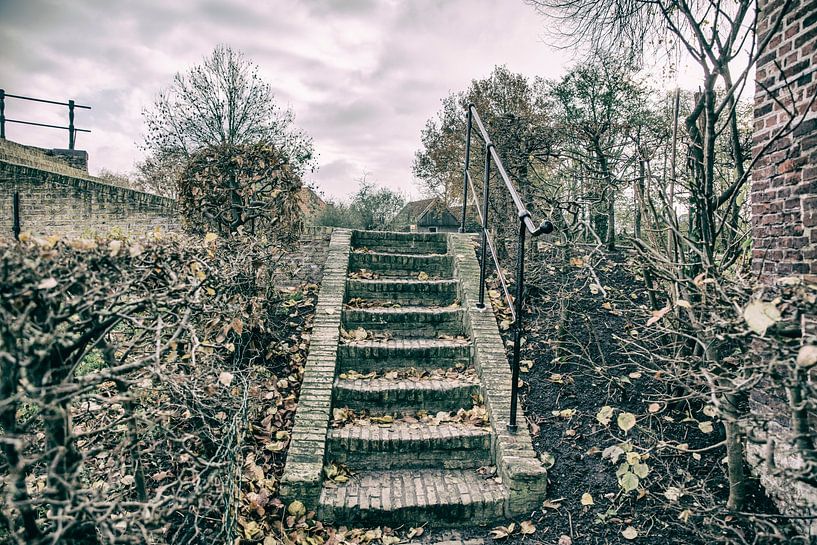 oude stenen trap in Sloten friesland von anne droogsma