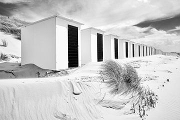 North Sea beach with holiday homes in black and white