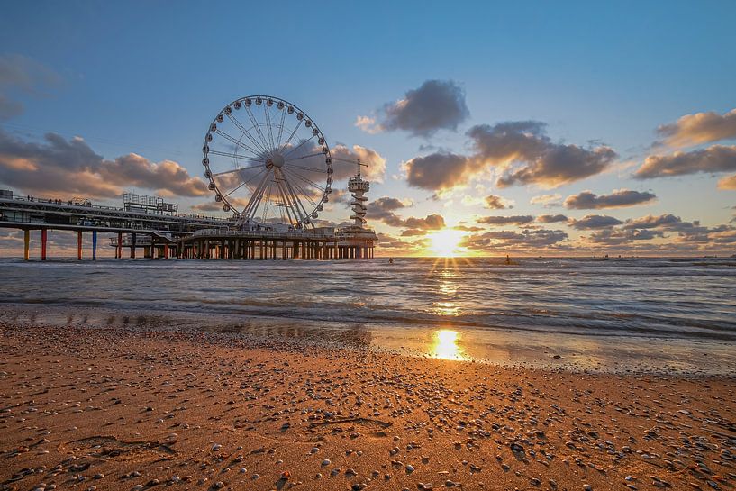 The pier of Scheveningen by Niels Barto