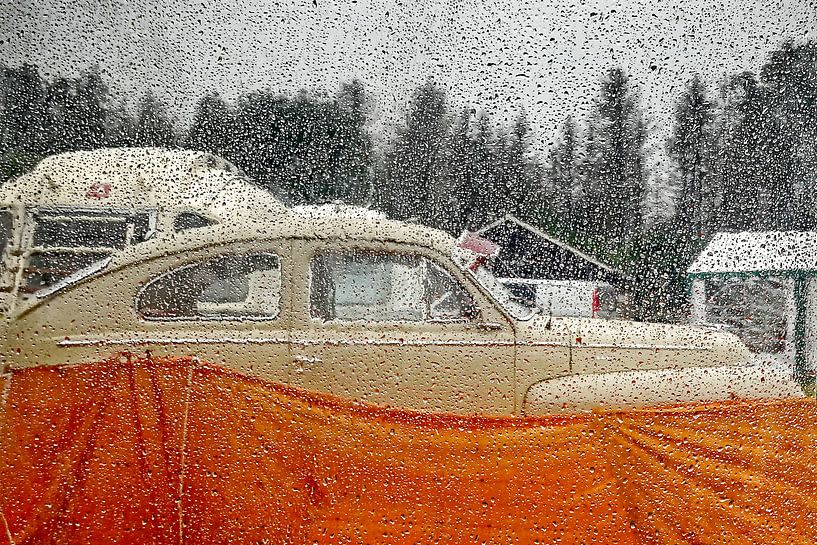Volvo in the rain van Wybrich Warns