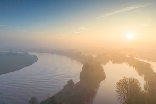 Zonsopgang boven de IJssel op een prachtige herfstochtend
