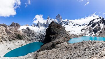 Vue des lacs de montagne bleus sur le massif du Fitz Roy en Argentine sur Shanti Hesse