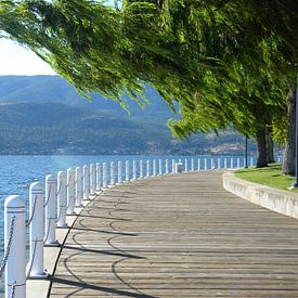 Promenade in Kelowna van Nadia Houtzager