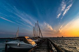 Sonnenuntergang am Hafen Altefähr, Insel Rügen von GH Foto & Artdesign