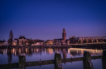 La ville hanséatique de Zwolle en soirée