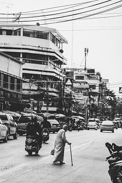 De Levendige Drukte van Bangkok: Het Kloppe.. van Ken Tempelers
